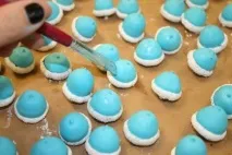 руками