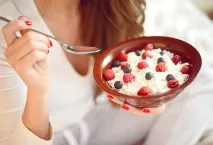 Казеїн (білок), користь та шкода, продукти, казеїн та схуднення, спортивна добавка казеїн казеїн