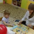 Конспект заняття на день відкритих дверей у 1 молодшій групі «Листівка для мами» день