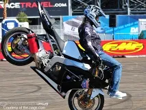 Це як єдиноріг, тільки на моті! She - Moto тільки