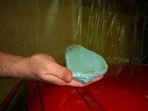 върху глината