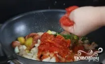 Курка з картоплею та тушкованою ковбасою - покроковий рецепт з фото на тушкованою