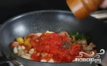 Курка з картоплею та тушкованою ковбасою - покроковий рецепт з фото на курка