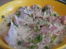 Курка в кефірі з овочами. кефірі
