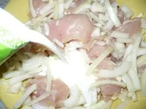 Курка в кефірі з овочами. курка