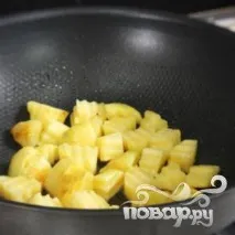 Курка з картоплею та тушкованою ковбасою - покроковий рецепт з фото на курка