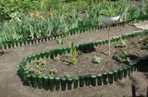 З чого та які бордюри для квіткових клумб можна зробити бордюри
