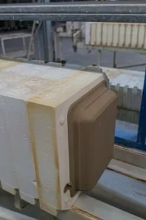 какво прави може издържи
