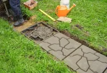 Як зробити садову доріжку самому зробити