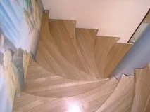 Як зробити дерев’яні гвинтові сходи в приватному будинку дерев
