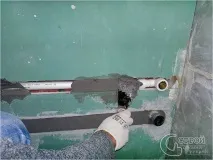 Як сховати труби у ванній труби