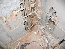 Як сховати труби у ванній труби