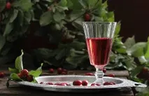 Кизилова настойка на горілці, коньяку чи спирті своїми руками настойка
