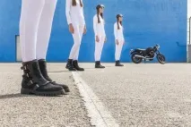 лола представя