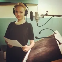 Пояснює, що означає відхід із групи «Ленінград» виконавиці пісні «Експонат» Аліси Вокс відхід