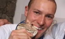 Чому олімпійці гризуть золоті медалі (7 фото) чому