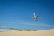 біля