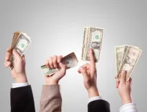 Чому не можна міняти валюту у приватних осіб чому