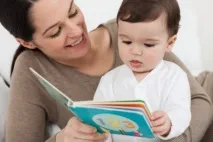Дитина рве книги книги