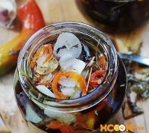 Солоні сливи на зиму – фото рецепт приготування з часником фото