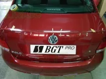 Установка спойлера на край багажника Volkswagen Polo Sedan край