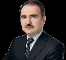 служители