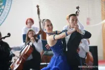 Гумор, коні, бальні танці, чоловічий стриптиз бальні