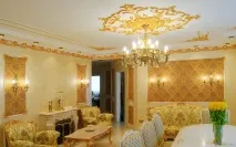широки дървени