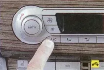 Увімкнення-вимкнення автоматичного режиму системи клімат-контролю в автомобілі Ford Focus 2 автоматичного