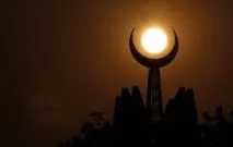 света около какво