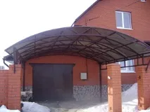 Навіс з полікарбонату, прибудований до будинку види та технологія збирання,фото будинку