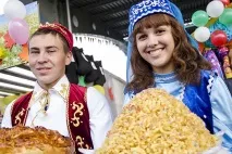 Як чак-чак переміг козилик, генсек ФІФА у татарському костюмі та хто робив макіяж Ісінбаєвої переміг