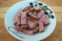 Капуста тушкована з кабачками та ковбасою. капуста