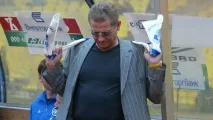 Один виховував, інший лаявся, третій скаржився інший