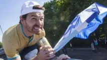 Один виховував, інший лаявся, третій скаржився один