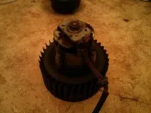моторни шумът принудителния въздух