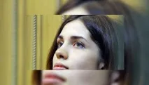 която която