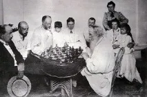 като шахматна Главният герой