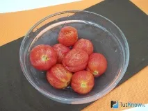 Томатний соус можна