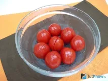 Томатний соус можна