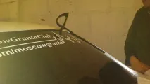 залепено криво задното стъкло