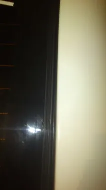предното стъкло залепено криво