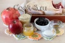 Качка з рисом та яблуками в духовці. духовці