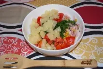 Варіанти приготування салатів з копченою куркою та ананасами варіанти