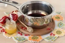 Качка з рисом та яблуками в духовці. яблуками