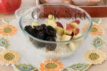 Качка з рисом та яблуками в духовці. яблуками