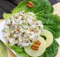 Варіанти приготування салатів з копченою куркою та ананасами варіанти