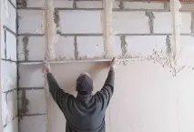 стената подравняване