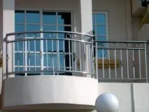 трябва бъде оградата