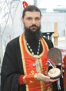 знає